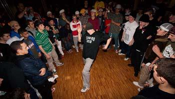 WIĘCEJ ZDJĘĆ Z CIRCLE KINGZ: THE BBOY KINGDOM