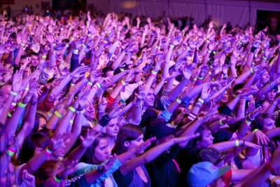 Wielotysięczny tłum fanów muzyki i tańca bawił się pierwszego dnia na Festiwalu MTV Gdańsk Dźwiga Muzę 2011 – Dance Edition